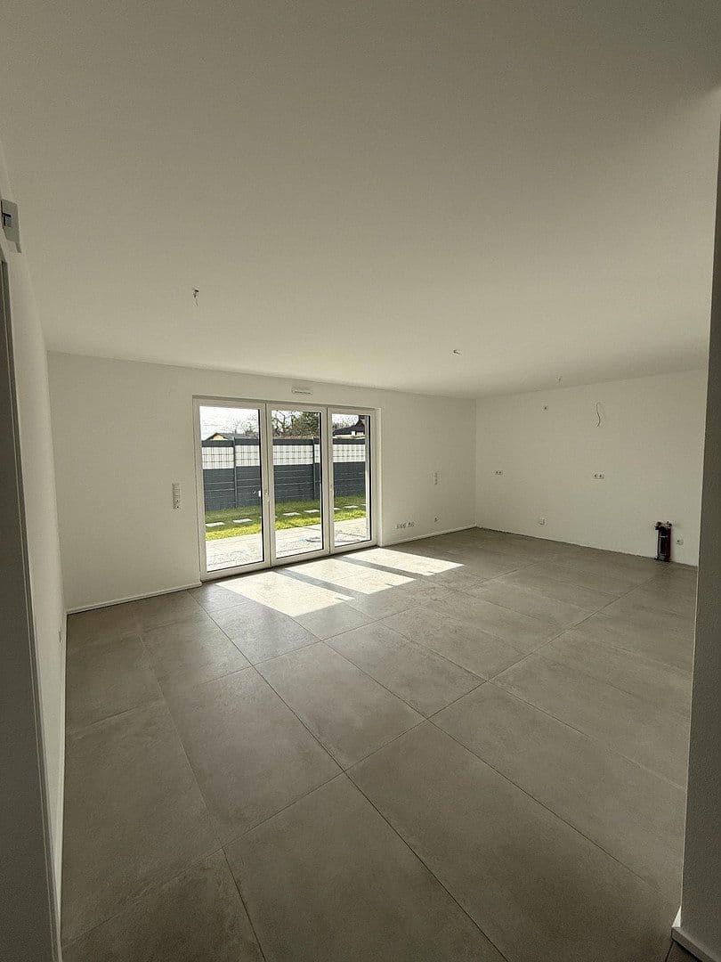 Prenájom bytu 3-izbový 115 m², Höhenstraße 2, Hümmerich, Porýnie-Falcko Prenájom bytu 3-izbový 115 m², Höhenstraße 2, Hümmerich, Porýnie-Falcko