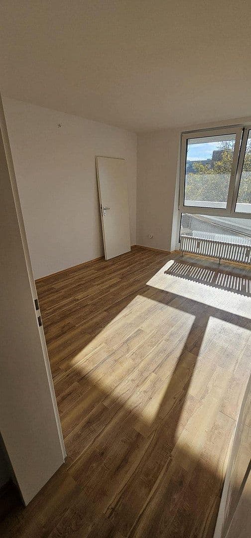 Prenájom bytu 3-izbový 90 m², Kaarst, Severné Porýnie - Westfálsko Prenájom bytu 3-izbový 90 m², Kaarst, Severné Porýnie - Westfálsko