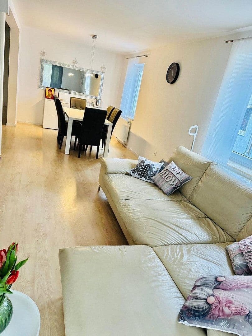 Predaj domu 180 m², pozemok 300 m², Künzelsau, Bádensko-Wurttembersko Predaj domu 180 m², pozemok 300 m², Künzelsau, Bádensko-Wurttembersko