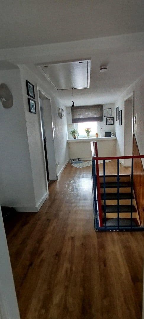 Prenájom bytu 5-izbový 105 m², Mettmann, Severné Porýnie - Westfálsko Prenájom bytu 5-izbový 105 m², Mettmann, Severné Porýnie - Westfálsko