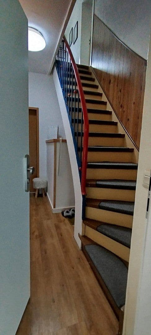 Prenájom bytu 5-izbový 105 m², Mettmann, Severné Porýnie - Westfálsko Prenájom bytu 5-izbový 105 m², Mettmann, Severné Porýnie - Westfálsko