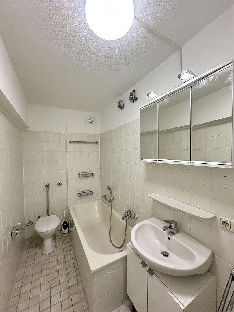 Prenájom bytu 1-izbový 70 m², Leopoldstr 57, München, Bavorsko Prenájom bytu 1-izbový 70 m², Leopoldstr 57, München, Bavorsko