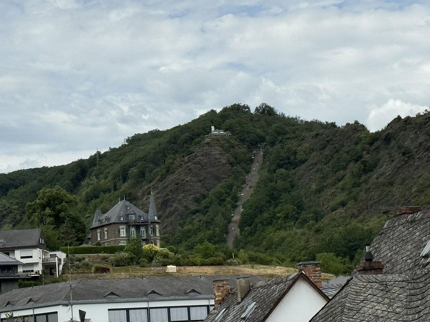 Predaj domu 262 m², pozemok 376 m², In der Märtschelt 8, Cochem, Porýnie-Falcko Predaj domu 262 m², pozemok 376 m², In der Märtschelt 8, Cochem, Porýnie-Falcko