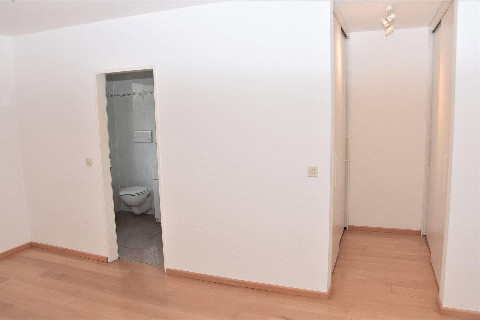 Prenájom bytu 3-izbový 117 m², Bemediktenwandstraße 5, München, Bavorsko Prenájom bytu 3-izbový 117 m², Bemediktenwandstraße 5, München, Bavorsko