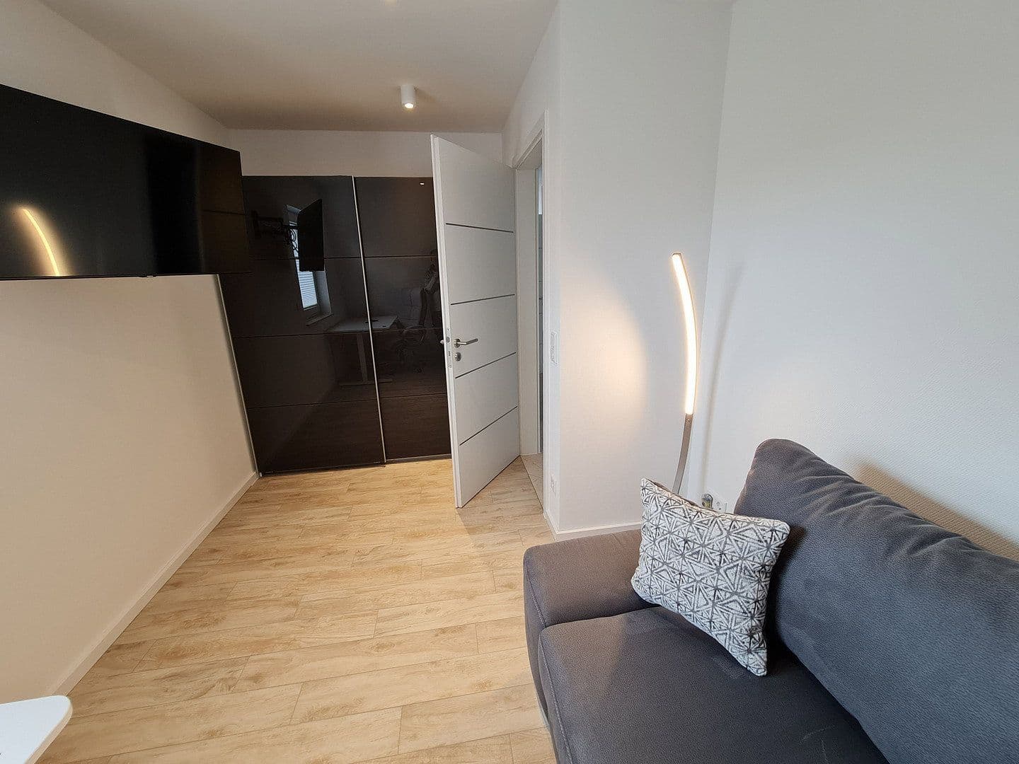 Prenájom bytu 3-izbový 75 m², Farmersteg 10, Hoppegarten, Brandenbursko Prenájom bytu 3-izbový 75 m², Farmersteg 10, Hoppegarten, Brandenbursko