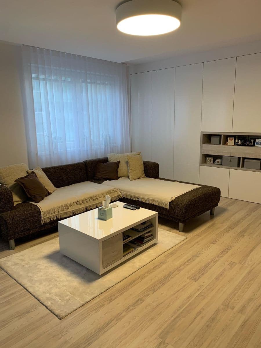 Prenájom bytu 2-izbový 64 m², Dúbravka, Bratislavský kraj Prenájom bytu 2-izbový 64 m², Dúbravka, Bratislavský kraj