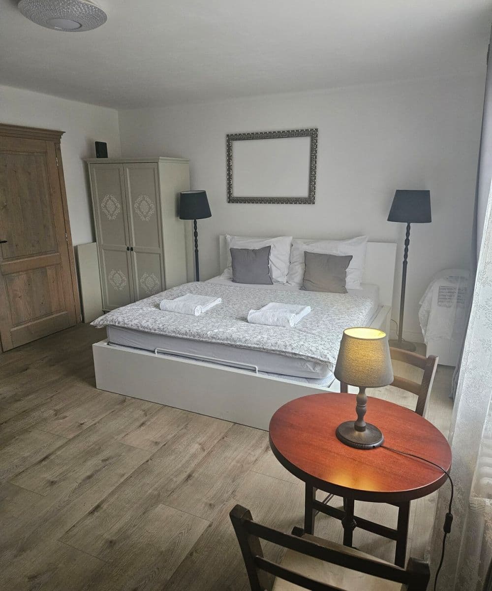 Prenájom bytu 3-izbový 81 m², Evropská, Praha, Praha Prenájom bytu 3-izbový 81 m², Evropská, Praha, Praha
