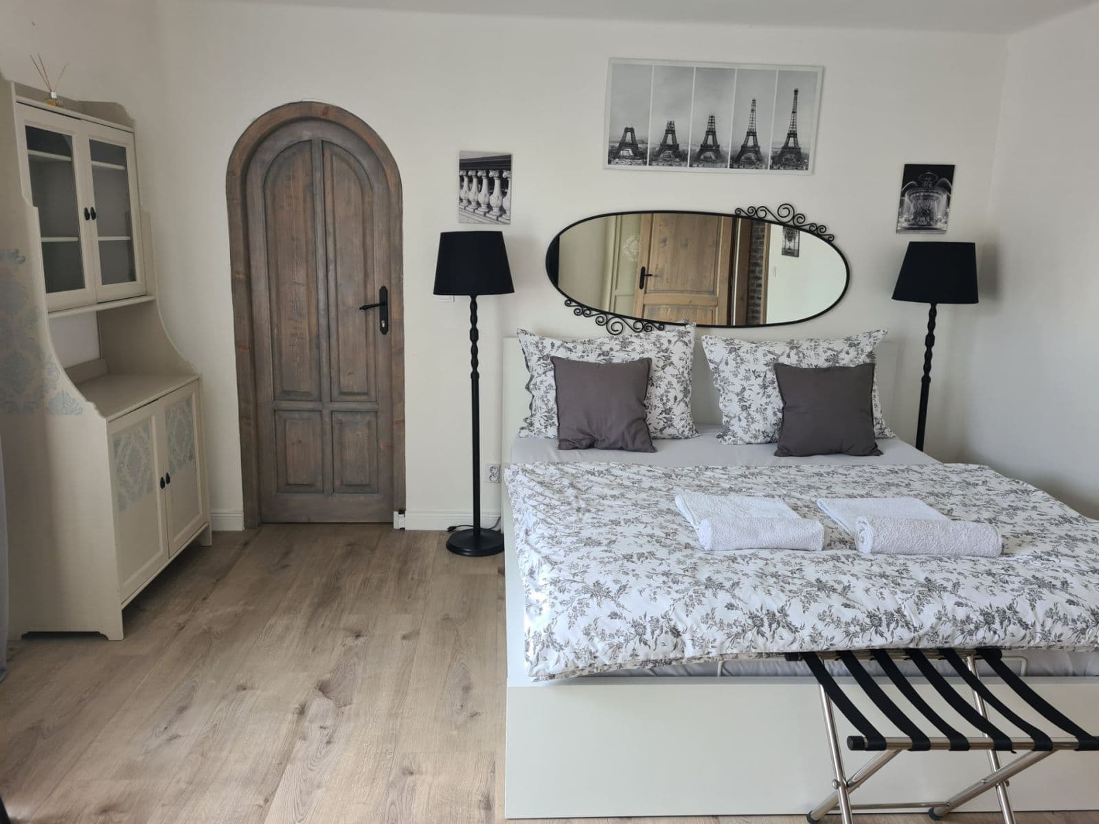 Prenájom bytu 3-izbový 81 m², Evropská, Praha, Praha Prenájom bytu 3-izbový 81 m², Evropská, Praha, Praha