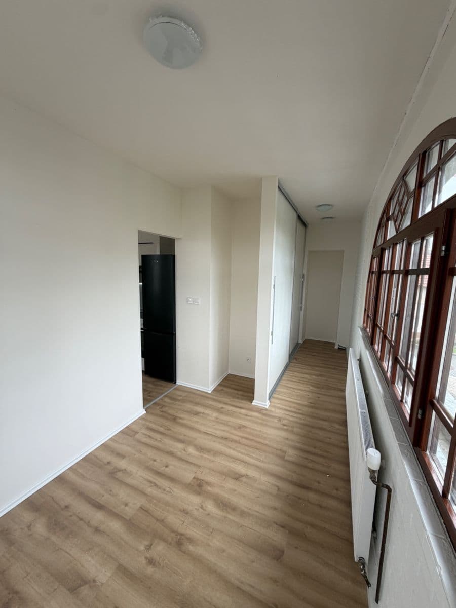 Prenájom bytu 2-izbový 37 m², Vinořské náměstí, Praha, Praha Prenájom bytu 2-izbový 37 m², Vinořské náměstí, Praha, Praha