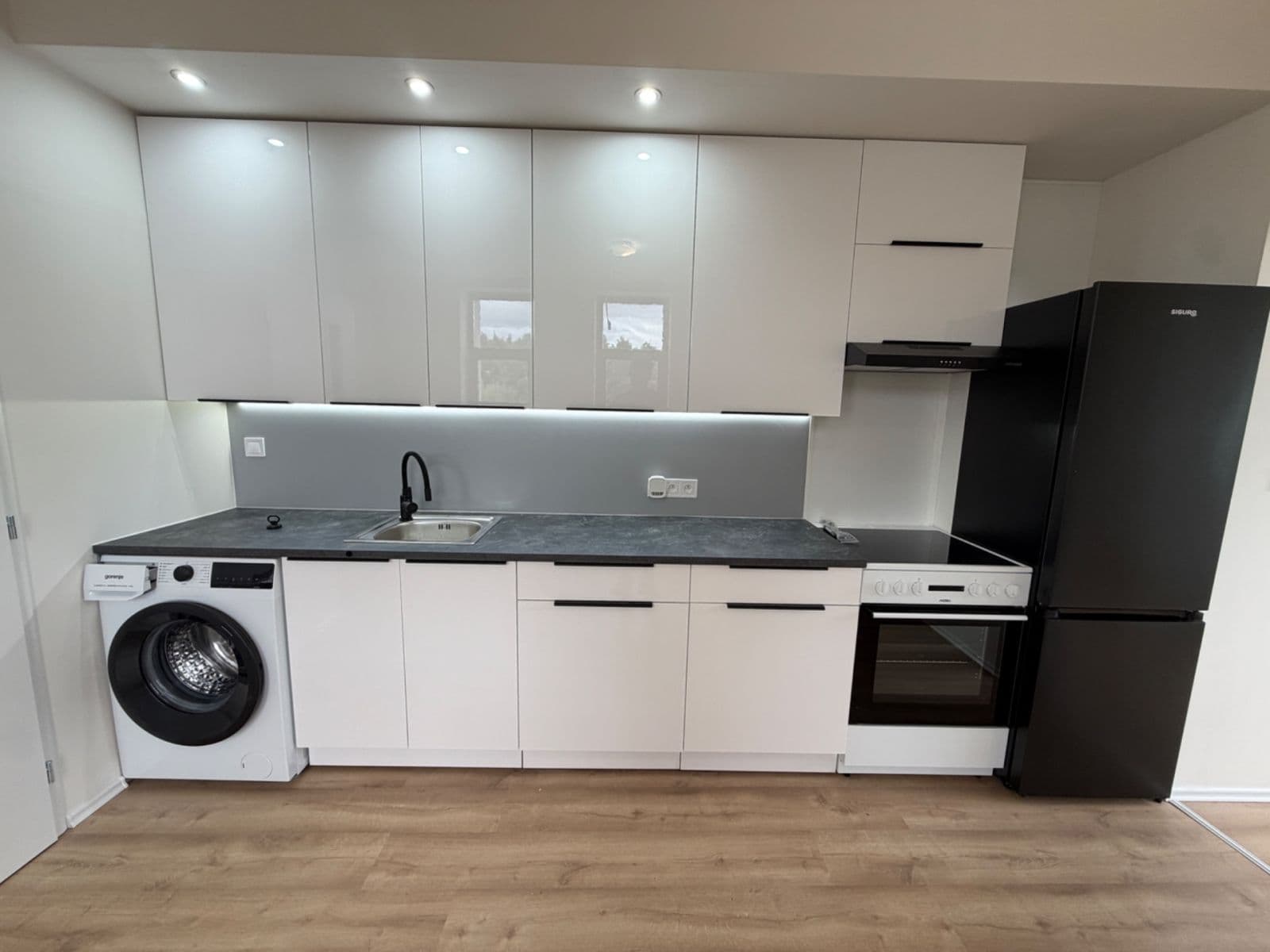 Prenájom bytu 2-izbový 37 m², Vinořské náměstí, Praha, Praha Prenájom bytu 2-izbový 37 m², Vinořské náměstí, Praha, Praha
