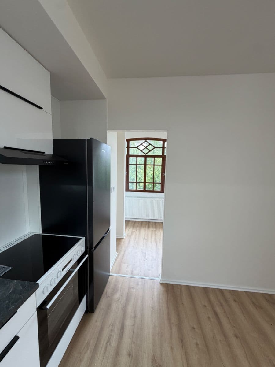 Prenájom bytu 2-izbový 37 m², Vinořské náměstí, Praha, Praha Prenájom bytu 2-izbový 37 m², Vinořské náměstí, Praha, Praha
