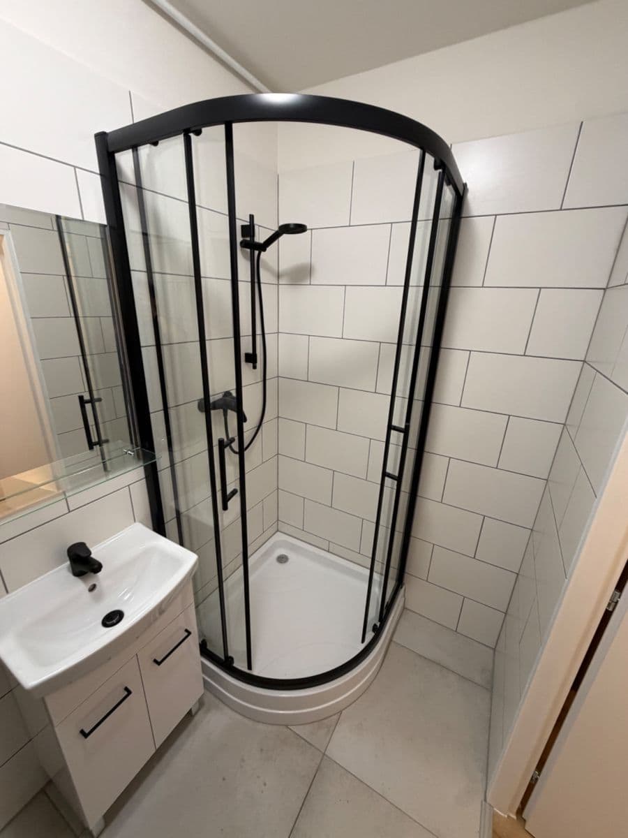 Prenájom bytu 2-izbový 37 m², Vinořské náměstí, Praha, Praha Prenájom bytu 2-izbový 37 m², Vinořské náměstí, Praha, Praha