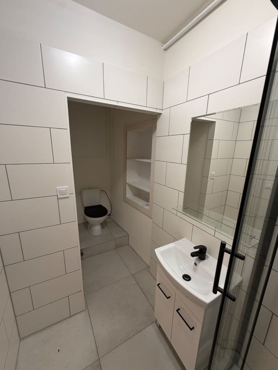 Prenájom bytu 2-izbový 37 m², Vinořské náměstí, Praha, Praha Prenájom bytu 2-izbový 37 m², Vinořské náměstí, Praha, Praha