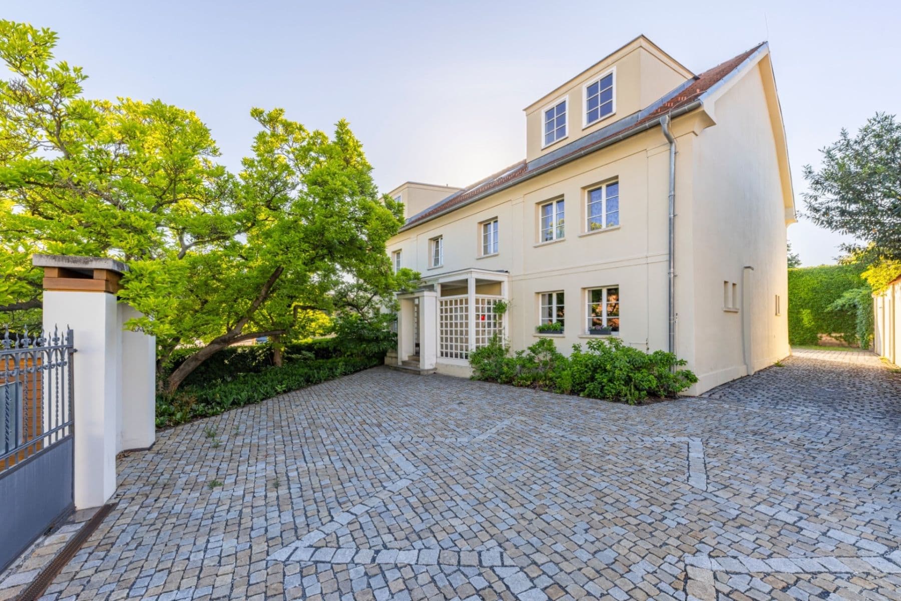 Predaj bytu 2-izbový 94 m², Ivana Olbrachta, Brandýs nad Labem-Stará Boleslav, Středočeský kraj Predaj bytu 2-izbový 94 m², Ivana Olbrachta, Brandýs nad Labem-Stará Boleslav, Středočeský kraj