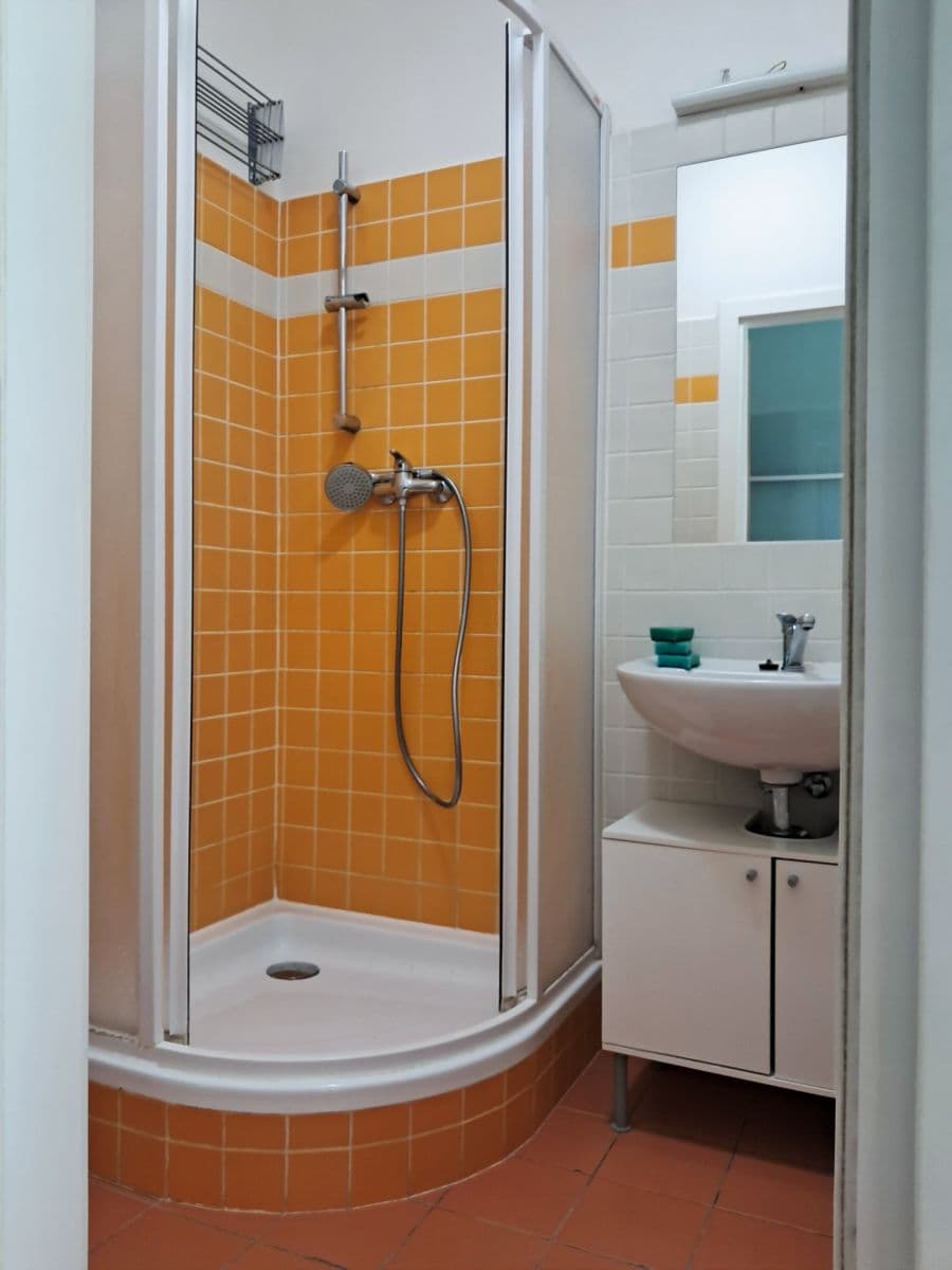 Prenájom bytu 1-izbový 36 m², Korycanská, Praha, Praha Prenájom bytu 1-izbový 36 m², Korycanská, Praha, Praha