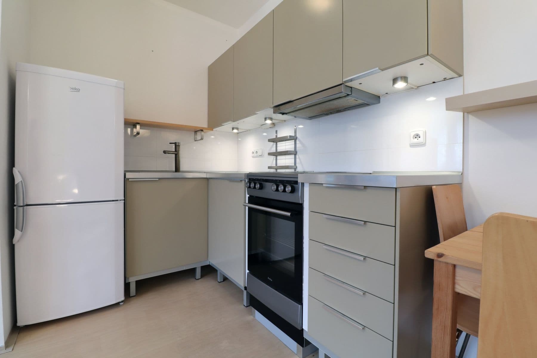 Prenájom bytu 1-izbový 40 m², Hlivická, Praha, Praha Prenájom bytu 1-izbový 40 m², Hlivická, Praha, Praha