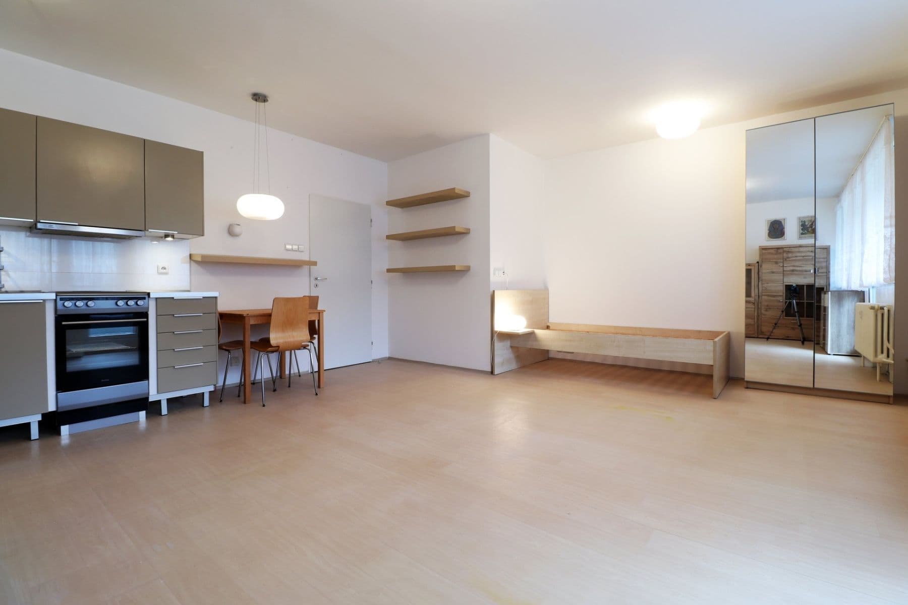 Prenájom bytu 1-izbový 40 m², Hlivická, Praha, Praha Prenájom bytu 1-izbový 40 m², Hlivická, Praha, Praha