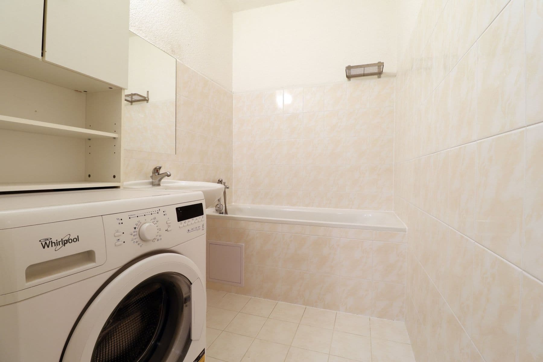 Prenájom bytu 1-izbový 40 m², Hlivická, Praha, Praha Prenájom bytu 1-izbový 40 m², Hlivická, Praha, Praha