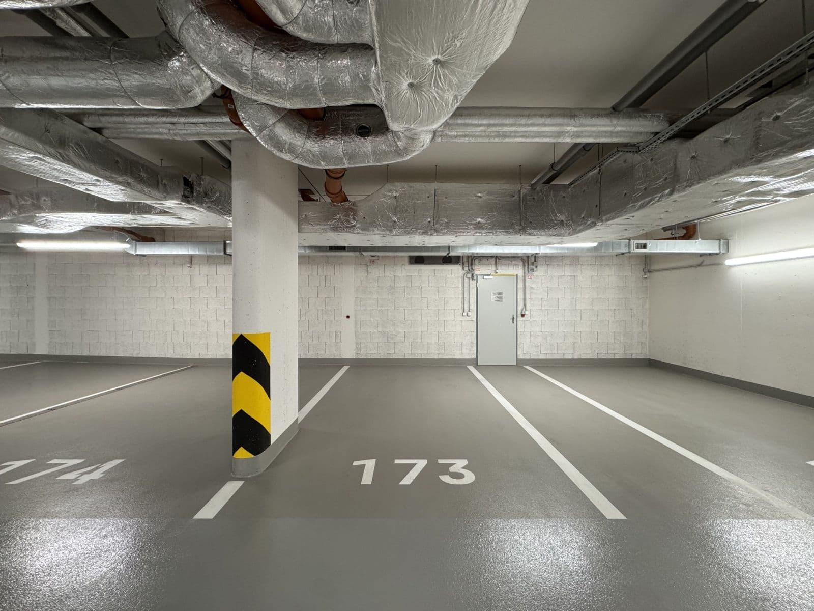 Prenájom garáže 15 m², Poděbradská, Praha, Praha Prenájom garáže 15 m², Poděbradská, Praha, Praha