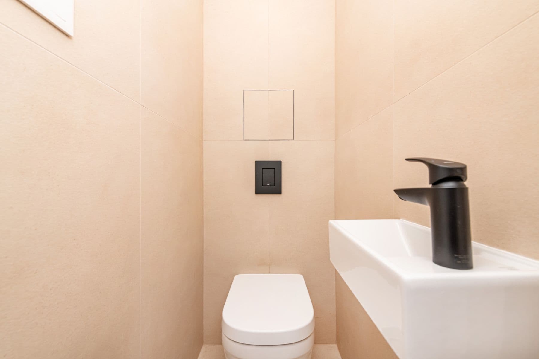 Predaj bytu 3-izbový 74 m², Madridská, Praha, Praha Predaj bytu 3-izbový 74 m², Madridská, Praha, Praha