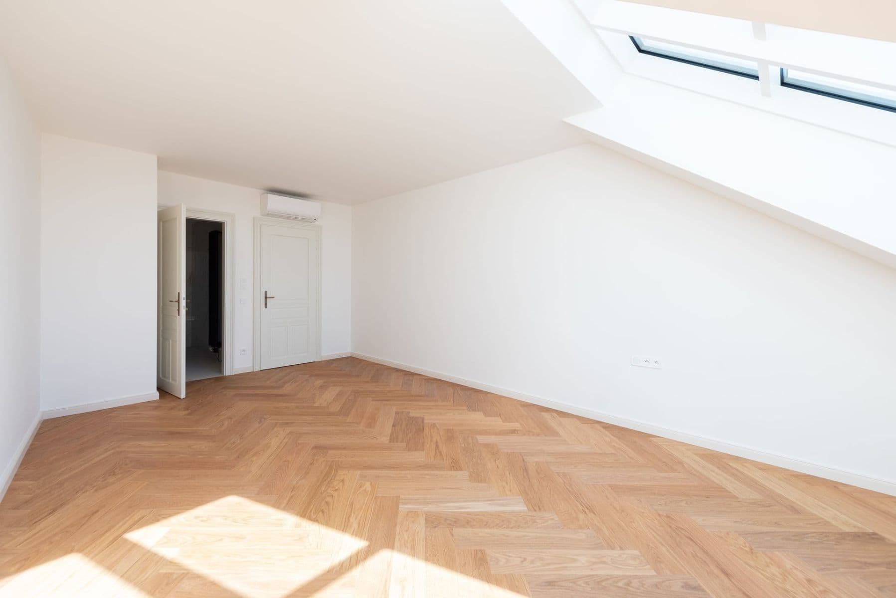 Predaj bytu 2-izbový 109 m², Polská, Praha, Praha Predaj bytu 2-izbový 109 m², Polská, Praha, Praha