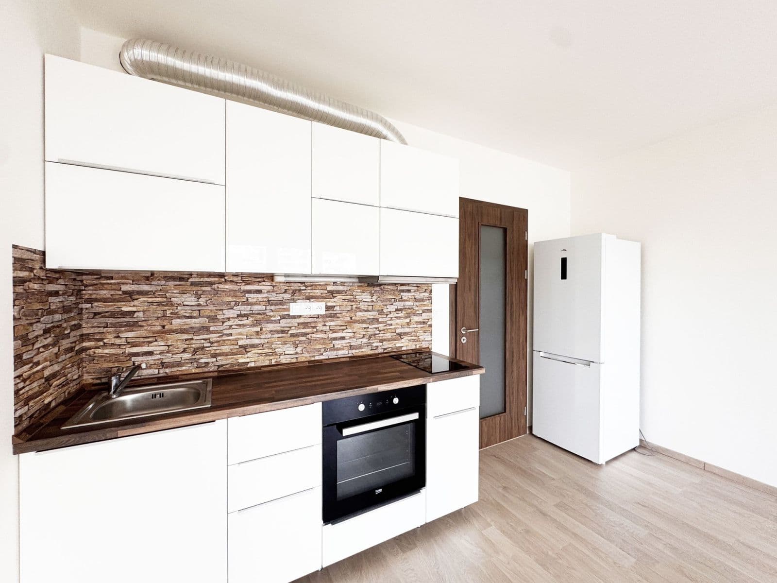 Prenájom bytu 1-izbový 31 m², Mantovská, Praha, Praha Prenájom bytu 1-izbový 31 m², Mantovská, Praha, Praha