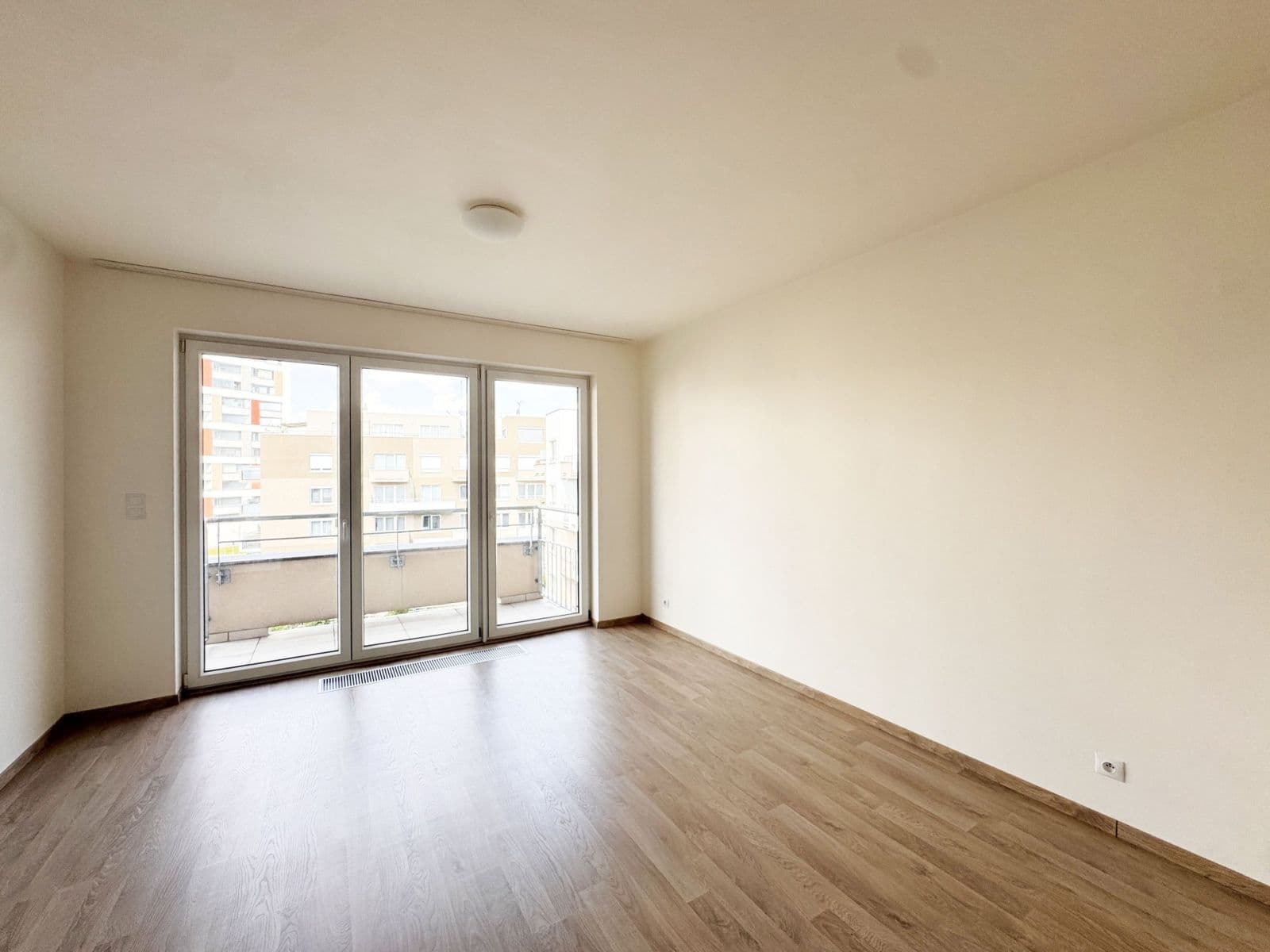 Prenájom bytu 1-izbový 31 m², Mantovská, Praha, Praha Prenájom bytu 1-izbový 31 m², Mantovská, Praha, Praha