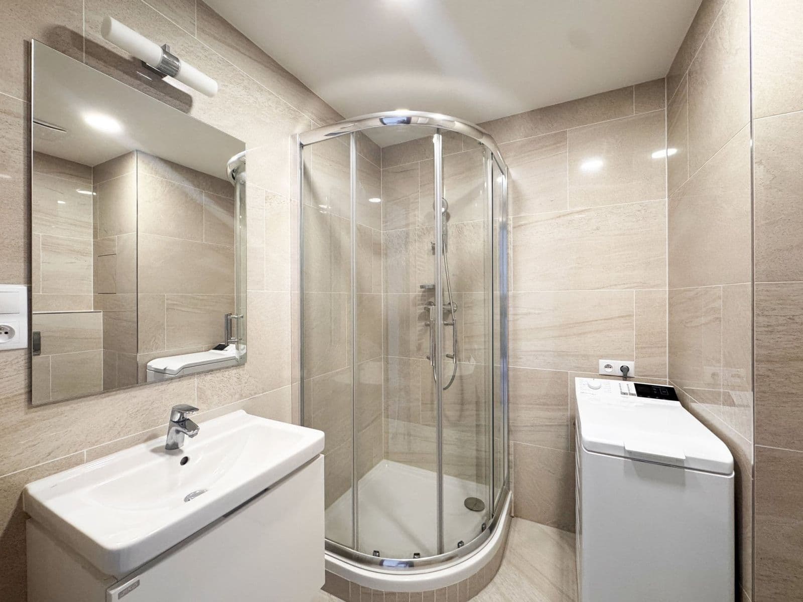 Prenájom bytu 1-izbový 31 m², Mantovská, Praha, Praha Prenájom bytu 1-izbový 31 m², Mantovská, Praha, Praha