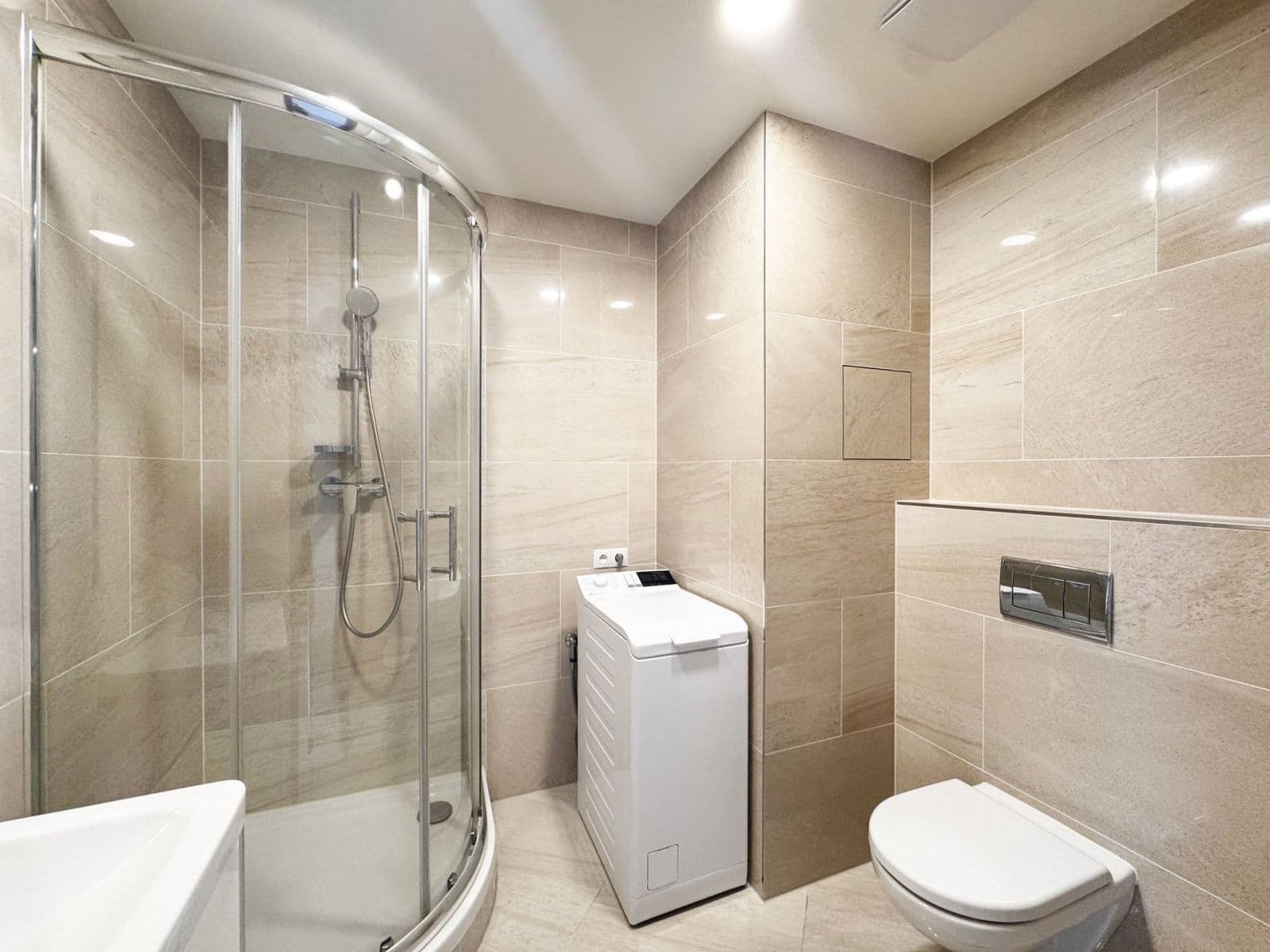 Prenájom bytu 1-izbový 31 m², Mantovská, Praha, Praha Prenájom bytu 1-izbový 31 m², Mantovská, Praha, Praha