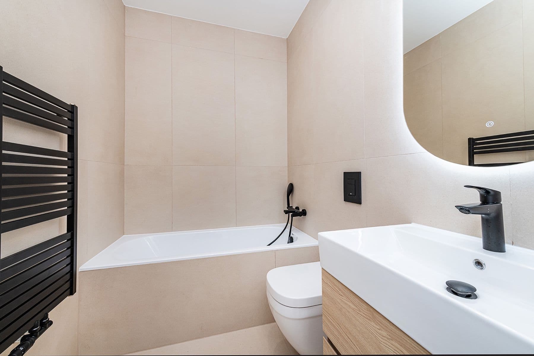 Predaj bytu 3-izbový 87 m², Komunardů, Praha, Praha Predaj bytu 3-izbový 87 m², Komunardů, Praha, Praha