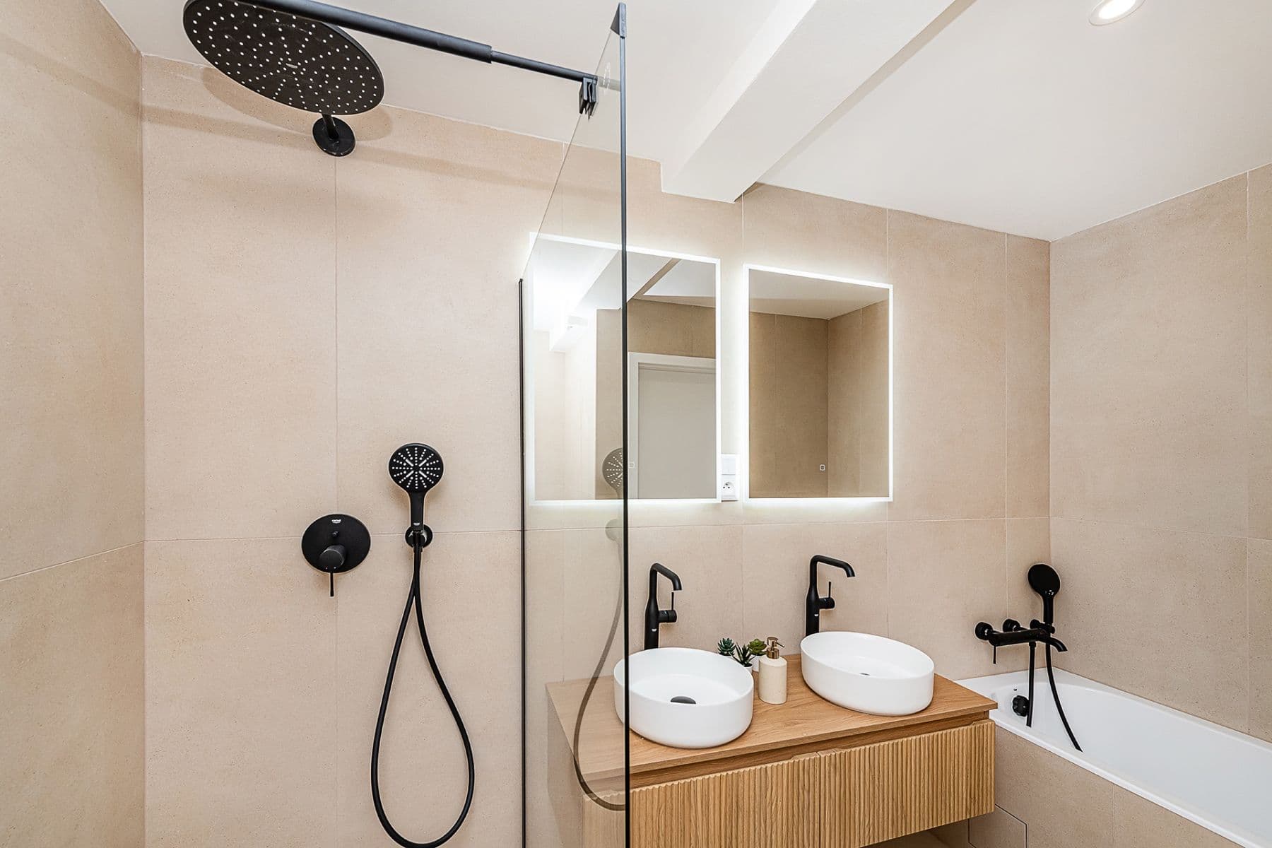 Predaj bytu 3-izbový 90 m², Komunardů, Praha, Praha Predaj bytu 3-izbový 90 m², Komunardů, Praha, Praha