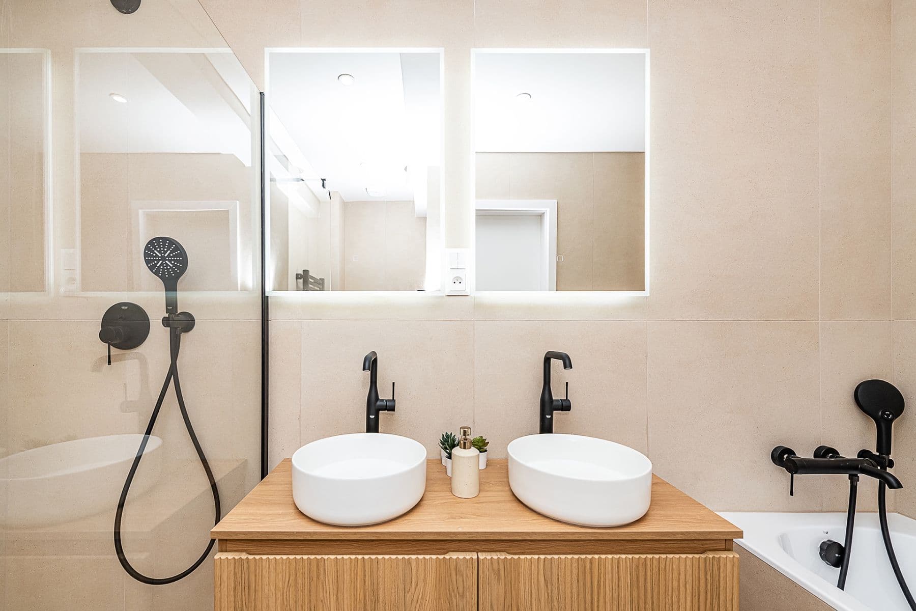 Predaj bytu 3-izbový 90 m², Komunardů, Praha, Praha Predaj bytu 3-izbový 90 m², Komunardů, Praha, Praha