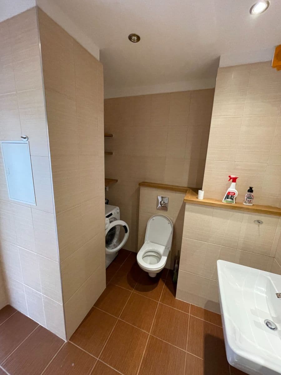 Prenájom bytu 2-izbový 64 m², Pobočná, Praha, Praha Prenájom bytu 2-izbový 64 m², Pobočná, Praha, Praha