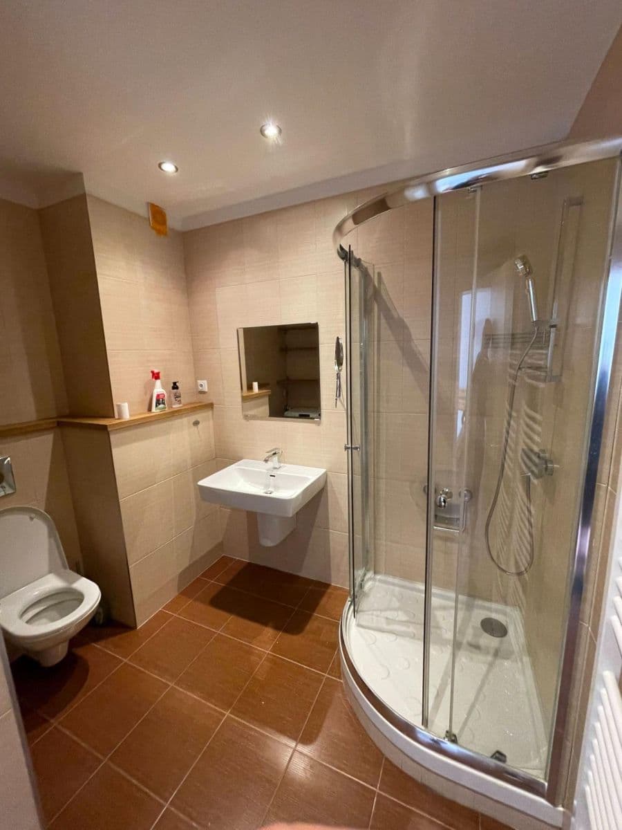 Prenájom bytu 2-izbový 64 m², Pobočná, Praha, Praha Prenájom bytu 2-izbový 64 m², Pobočná, Praha, Praha