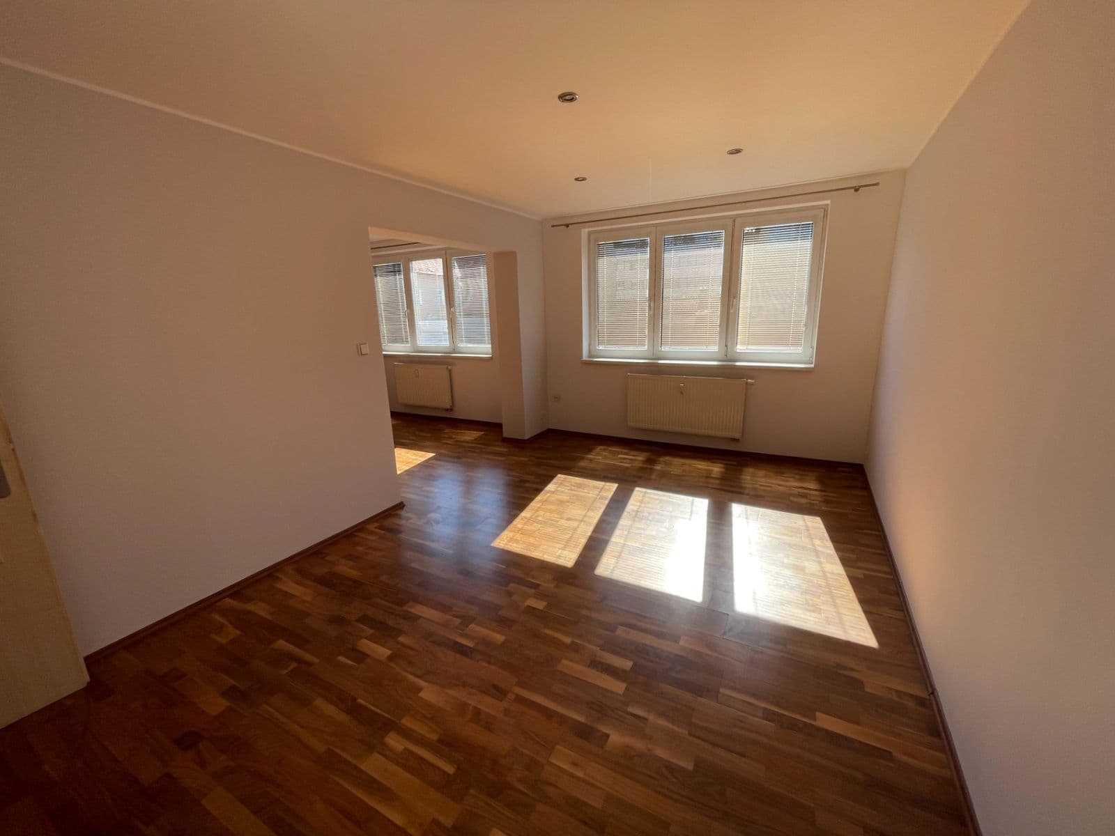 Prenájom bytu 2-izbový 64 m², Pobočná, Praha, Praha Prenájom bytu 2-izbový 64 m², Pobočná, Praha, Praha