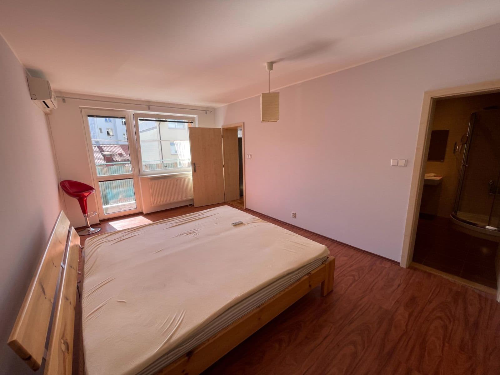 Prenájom bytu 2-izbový 64 m², Pobočná, Praha, Praha Prenájom bytu 2-izbový 64 m², Pobočná, Praha, Praha