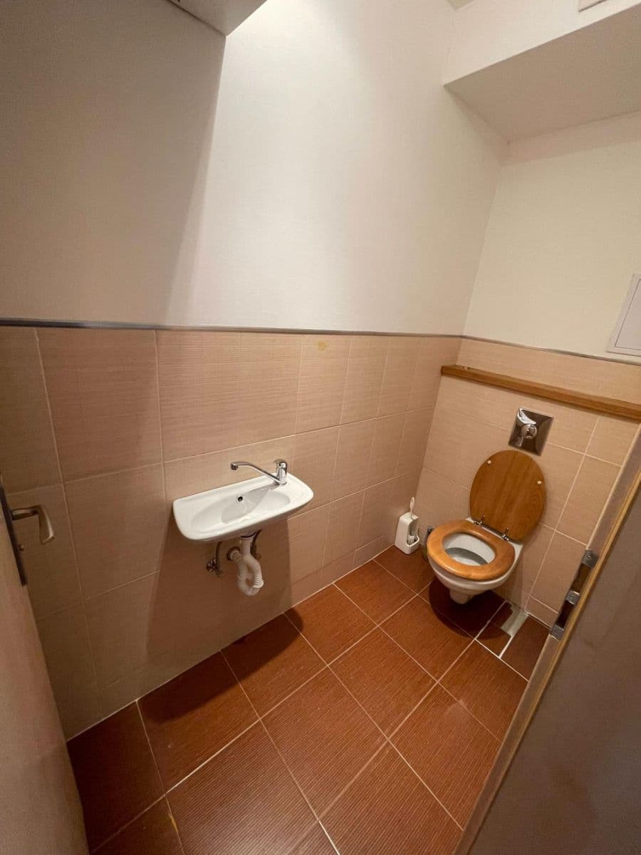 Prenájom bytu 2-izbový 64 m², Pobočná, Praha, Praha Prenájom bytu 2-izbový 64 m², Pobočná, Praha, Praha