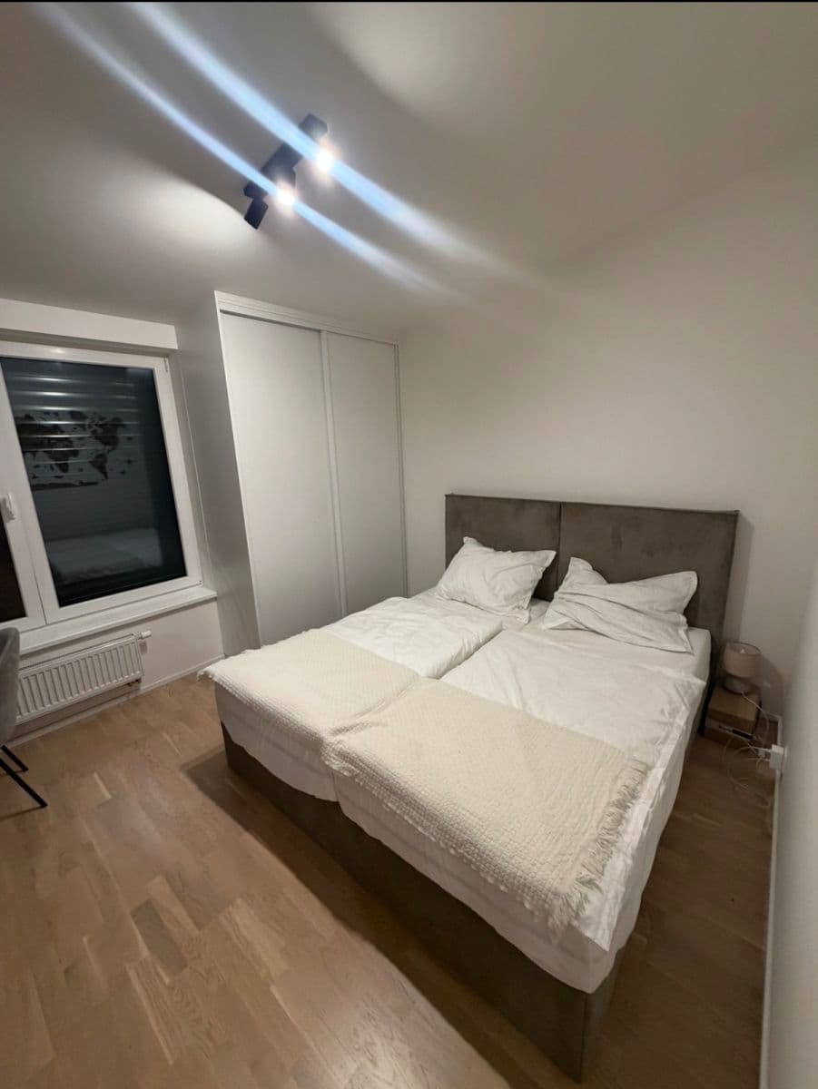 Prenájom bytu 2-izbový 49 m², Červená báň, Praha, Praha Prenájom bytu 2-izbový 49 m², Červená báň, Praha, Praha