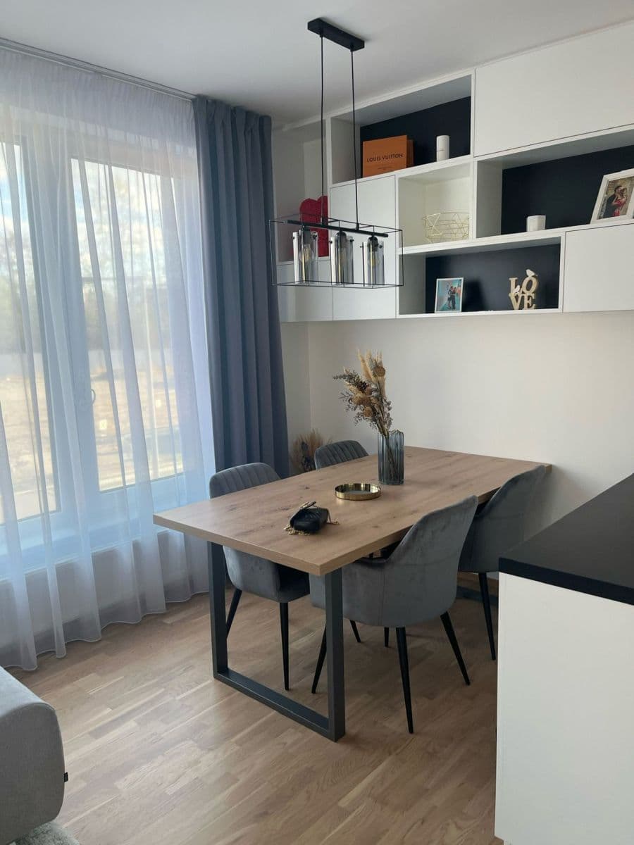 Prenájom bytu 3-izbový 75 m², Wassermannova, Praha, Praha Prenájom bytu 3-izbový 75 m², Wassermannova, Praha, Praha