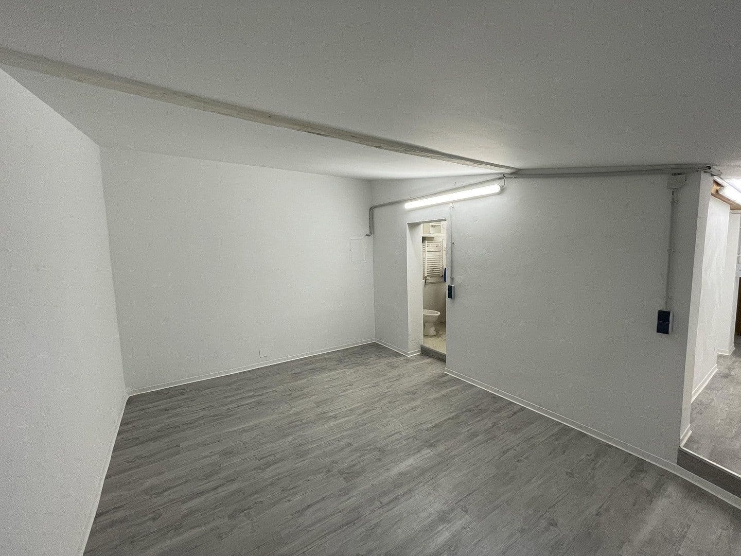 Prenájom nebytového priestoru 85 m², Königsteiner Straße 30, Frankfurt, Hesensko Prenájom nebytového priestoru 85 m², Königsteiner Straße 30, Frankfurt, Hesensko