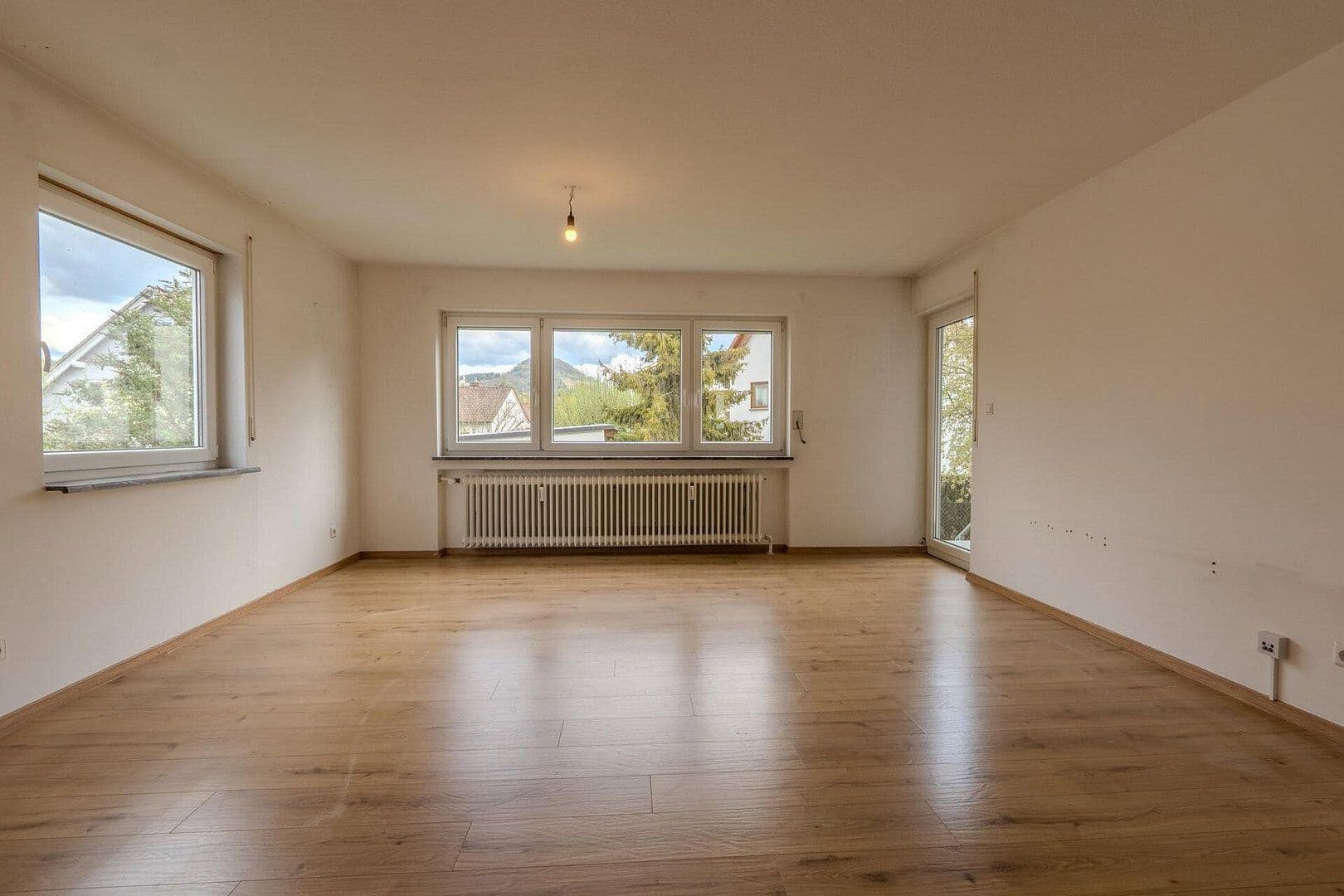 Prenájom bytu 2-izbový 65 m², Grüner Weg 33, Reutlingen, Bádensko-Wurttembersko Prenájom bytu 2-izbový 65 m², Grüner Weg 33, Reutlingen, Bádensko-Wurttembersko