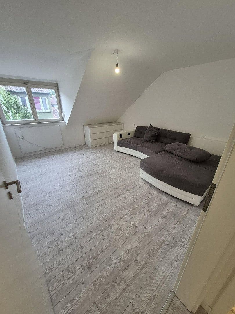 Prenájom bytu 3-izbový 60 m², Gymnasiumstr. 81, Pforzheim, Bádensko-Wurttembersko Prenájom bytu 3-izbový 60 m², Gymnasiumstr. 81, Pforzheim, Bádensko-Wurttembersko