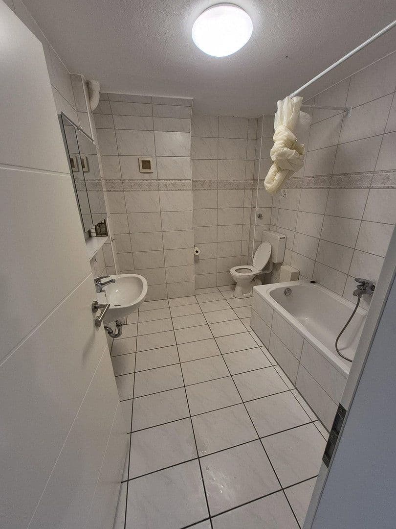 Prenájom bytu 3-izbový 60 m², Gymnasiumstr. 81, Pforzheim, Bádensko-Wurttembersko Prenájom bytu 3-izbový 60 m², Gymnasiumstr. 81, Pforzheim, Bádensko-Wurttembersko