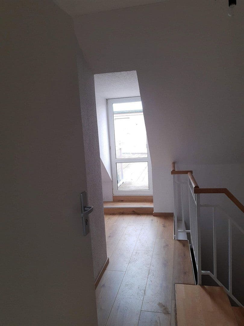 Prenájom bytu 4-izbový 170 m², Ochsenfurt, Bavorsko Prenájom bytu 4-izbový 170 m², Ochsenfurt, Bavorsko
