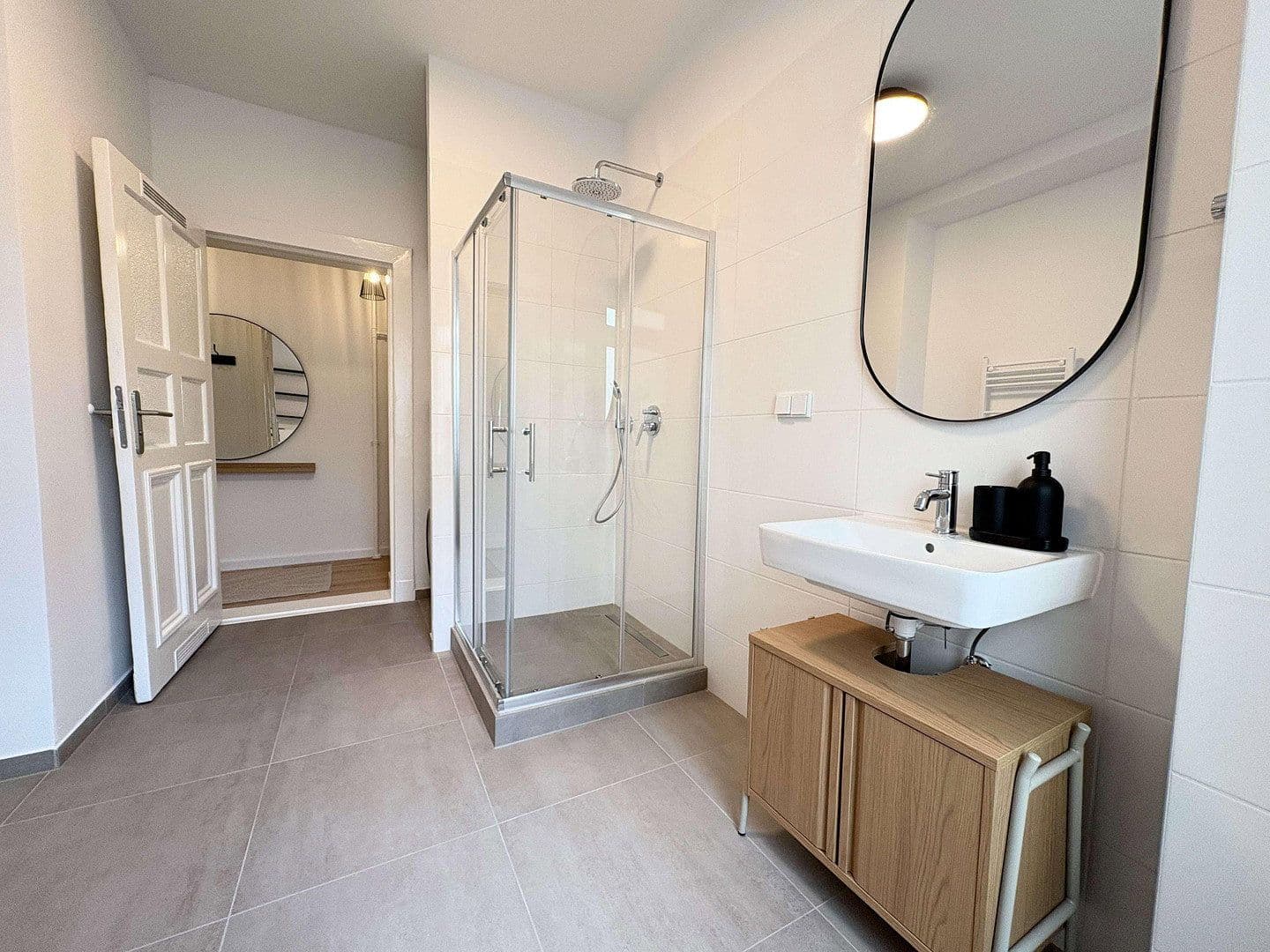 Prenájom bytu 3-izbový 80 m², Weserstraße 24, Berlin, Berlín Prenájom bytu 3-izbový 80 m², Weserstraße 24, Berlin, Berlín