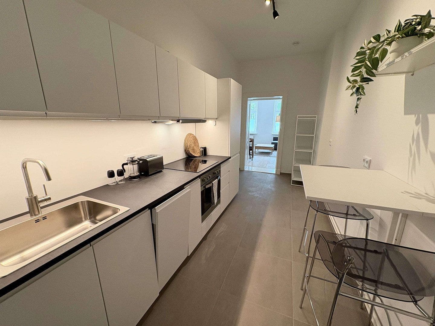 Prenájom bytu 3-izbový 80 m², Weserstraße 24, Berlin, Berlín Prenájom bytu 3-izbový 80 m², Weserstraße 24, Berlin, Berlín