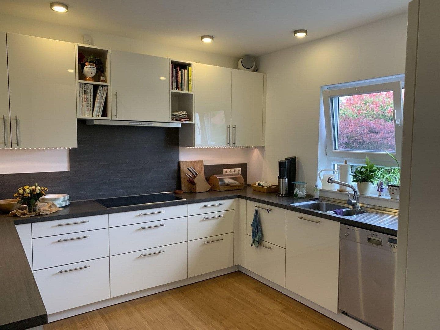 Predaj domu 184 m², pozemok 450 m², Rosbach v. d. Höhe, Hesensko Predaj domu 184 m², pozemok 450 m², Rosbach v. d. Höhe, Hesensko