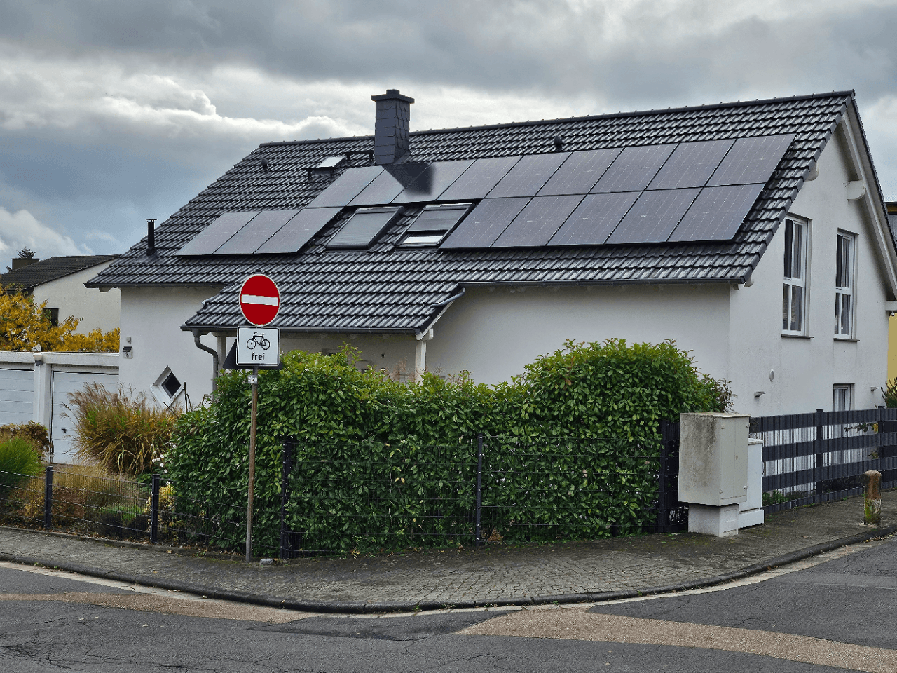 Predaj domu 184 m², pozemok 450 m², Rosbach v. d. Höhe, Hesensko Predaj domu 184 m², pozemok 450 m², Rosbach v. d. Höhe, Hesensko