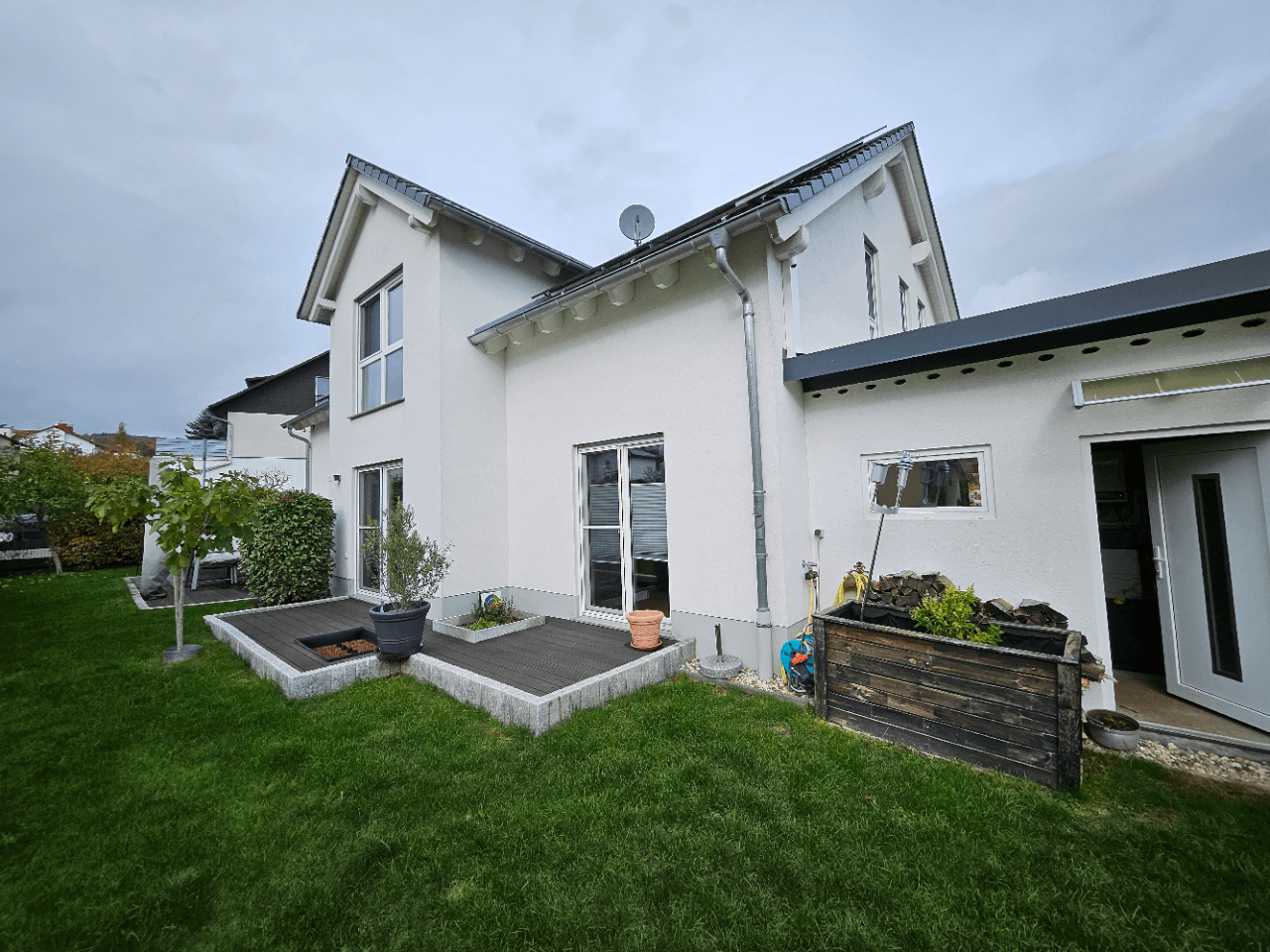 Predaj domu 184 m², pozemok 450 m², Rosbach v. d. Höhe, Hesensko Predaj domu 184 m², pozemok 450 m², Rosbach v. d. Höhe, Hesensko
