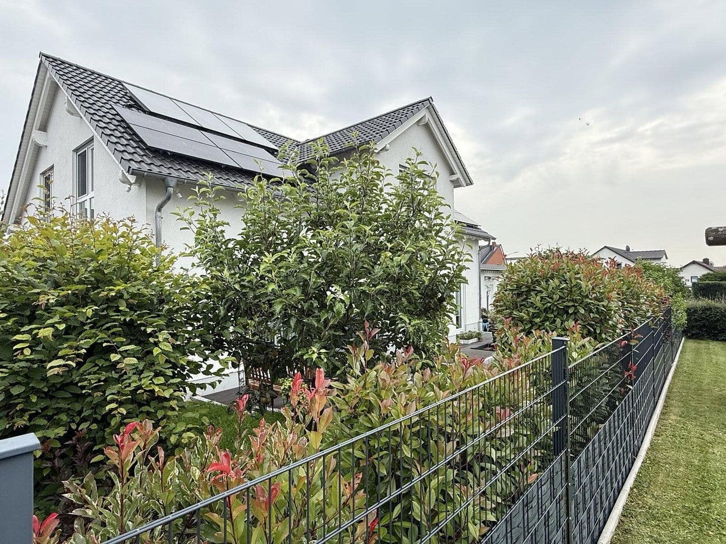 Predaj domu 184 m², pozemok 450 m², Rosbach v. d. Höhe, Hesensko Predaj domu 184 m², pozemok 450 m², Rosbach v. d. Höhe, Hesensko